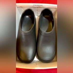 Brand new unisex non slip shoe size 12